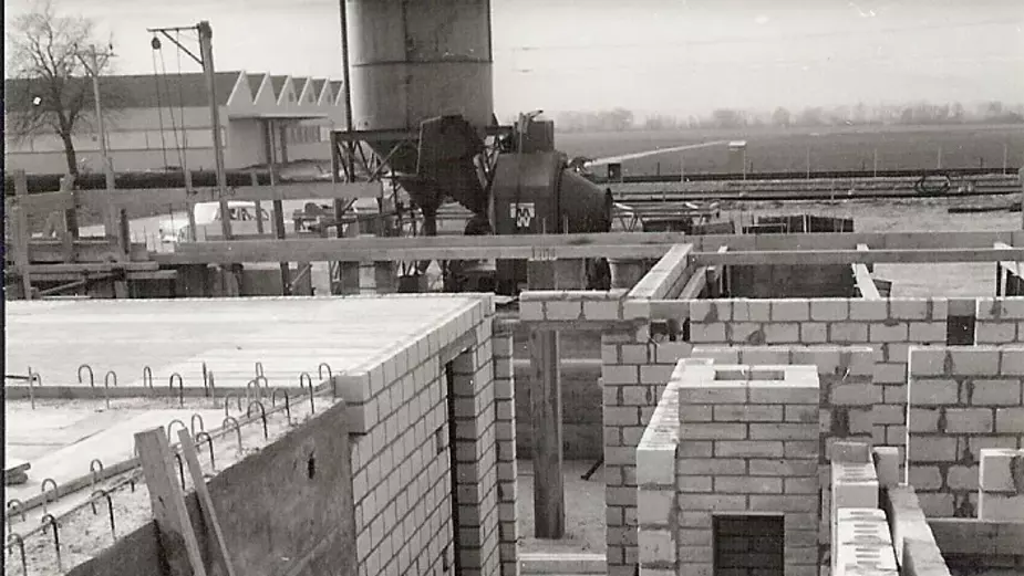 Historische Aufnahme in schwarzweiss-Fotografie aus 1968 der Thommen-Furler AG in Rüti bei Bern